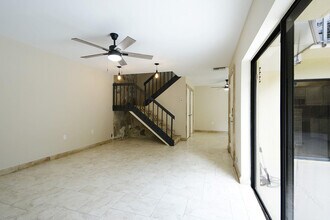 1700 Embassy Dr in West Palm Beach, FL - Building Photo - Building Photo
