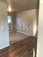 701 E Mission St in Crowley, TX - Foto de edificio - Building Photo