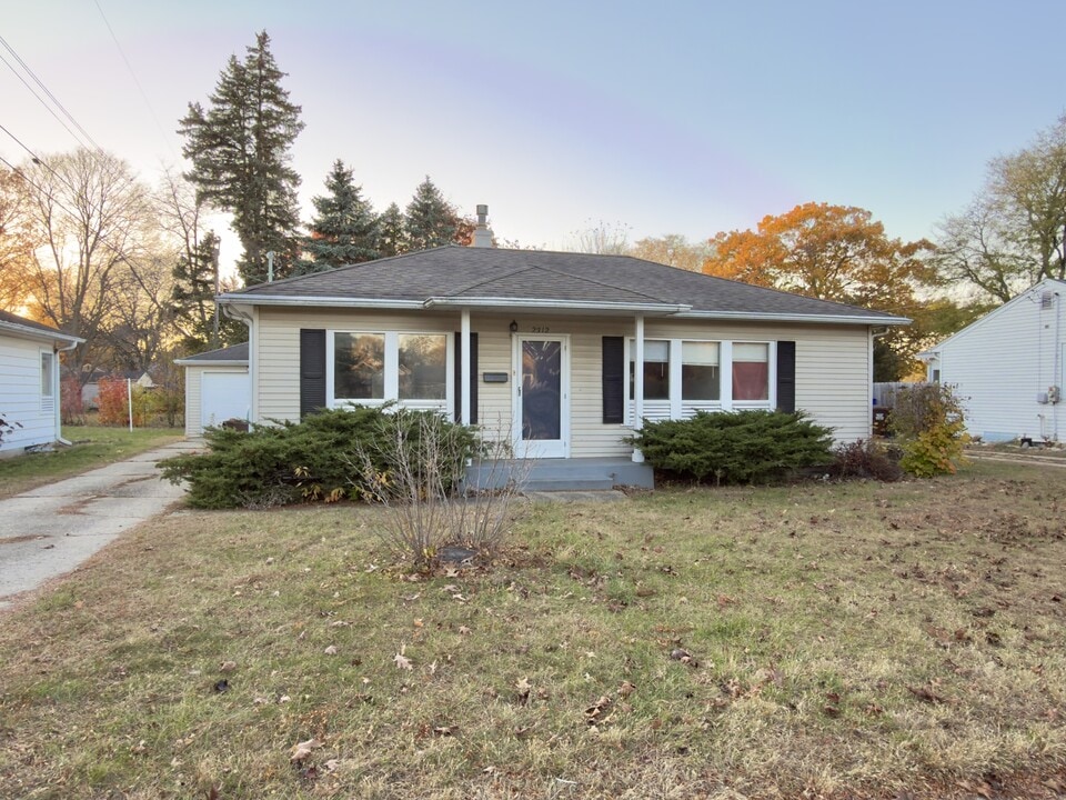 2312 Ridge Ave in Rockford, IL - Building Photo