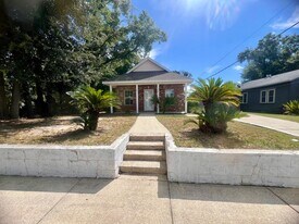 100 N H St in Pensacola, FL - Building Photo