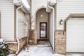 5886 Hollow Oak Trail in Carmel, IN - Building Photo - Building Photo