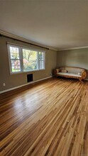 72 Schriever Ln in New City, NY - Building Photo - Building Photo