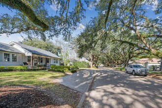 1566 Country Club Dr in Baton Rouge, LA - Building Photo - Building Photo