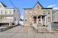 13 W 51st St in Bayonne, NJ - Foto de edificio - Building Photo