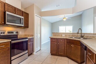 142 Woodbury Pines Cir in Orlando, FL - Foto de edificio - Building Photo