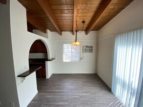 3728 S Bentley Ave, Unit 4 in Los Angeles, CA - Building Photo - Building Photo