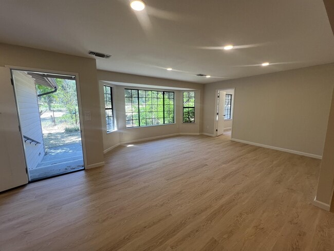 41256 Sky Vista Pl in Oakhurst, CA - Building Photo - Building Photo