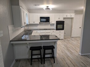 2421 Marshall Dr in Edmond, OK - Building Photo - Building Photo