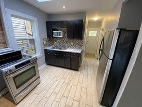 254 Holton Ave S in Hamilton, ON - Building Photo - Building Photo