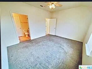 900 Yi Dr, Unit Side B in Killeen, TX - Building Photo - Building Photo