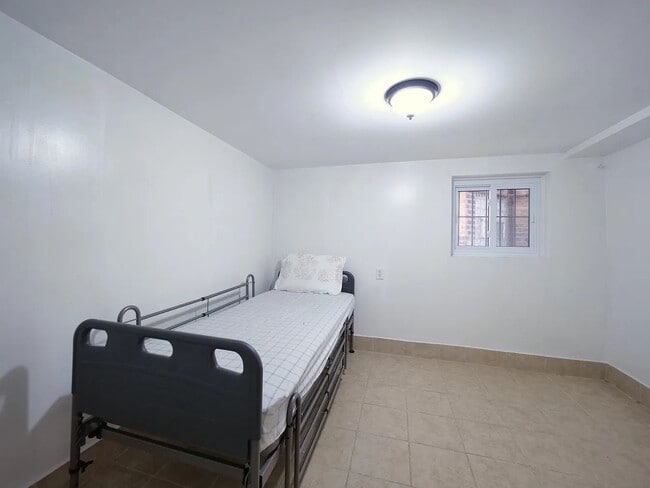 4324 W Parker Ave, Unit Garden unit in Chicago, IL - Building Photo - Building Photo