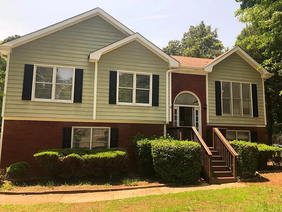 1400 Scenic Brook Tr SW in Conyers, GA - Building Photo
