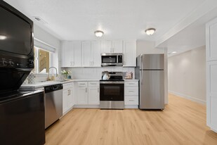 685 N 660 W in West Bountiful, UT - Building Photo