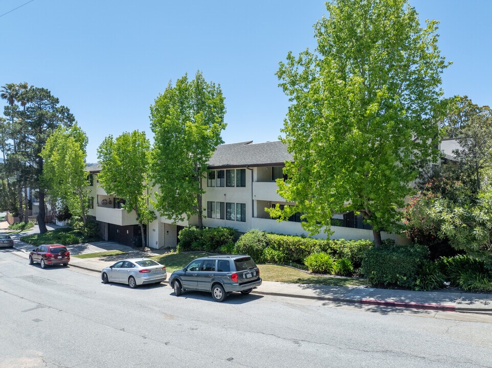 Rivertree Condominiums in San Mateo, CA - Building Photo