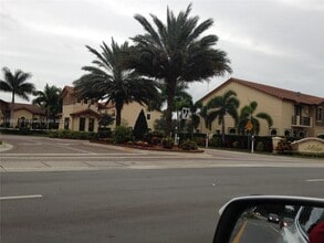 3263 NW 102nd Pl in Doral, FL - Building Photo - Building Photo