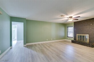 605 Mosswood Dr in Henderson, NV - Foto de edificio - Building Photo