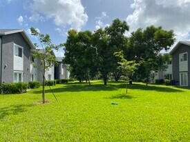 2754-2791 NW 191st Terrace in Miami Gardens, FL - Building Photo