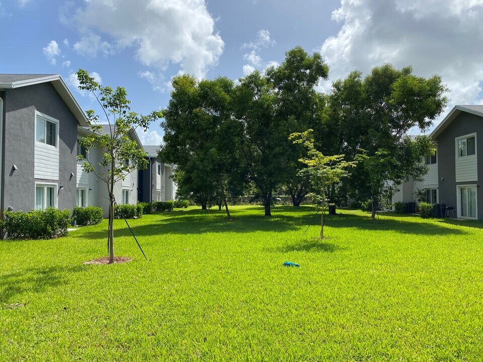 2754-2791 NW 191st Terrace in Miami Gardens, FL - Building Photo