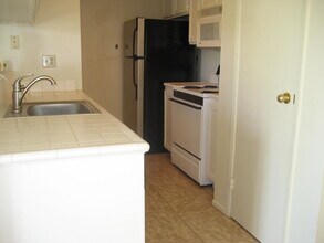72673 Raven Rd, Unit #2 in Palm Desert, CA - Building Photo - Building Photo