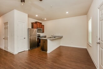 408 Highwood Ln in East Point, GA - Building Photo - Building Photo