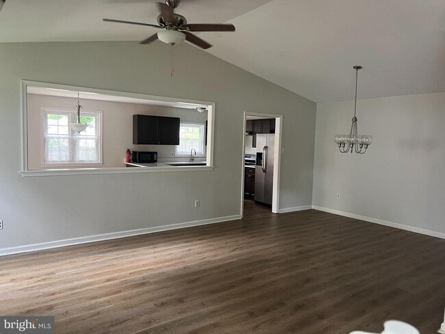 110 Stoneham Dr in Glassboro, NJ - Building Photo - Building Photo