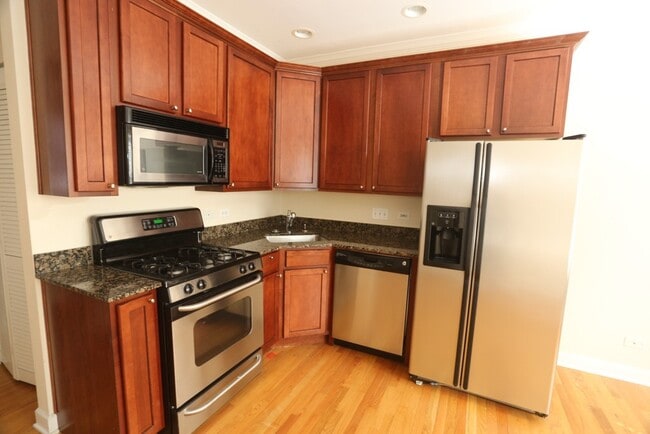 3257 N Clifton Ave in Chicago, IL - Building Photo - Building Photo