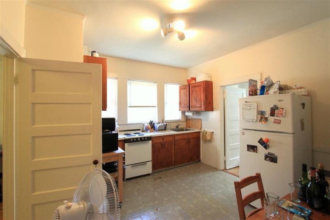 4 Forest St, Unit 3 in Cambridge, MA - Foto de edificio