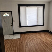 1528 Thorn St, Unit First floor in Chicago Heights, IL - Foto de edificio - Building Photo