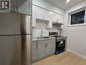 348 Campbell Ave in Windsor, ON - Building Photo - Building Photo
