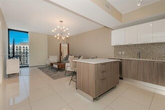 5300 Paseo Blvd in Doral, FL - Building Photo - Building Photo