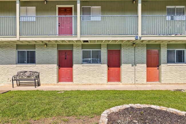 806 E 13th St in Georgetown, TX - Building Photo - Building Photo