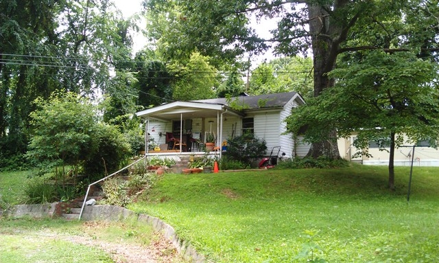 103 Lakeside Dr in Hendersonville, NC - Building Photo