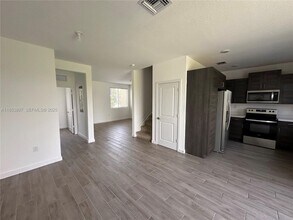 1092 SE 23rd Ave in Homestead, FL - Building Photo - Building Photo