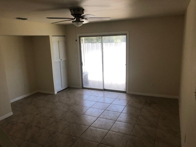 1301 E Lyon St in Laredo, TX - Building Photo - Building Photo