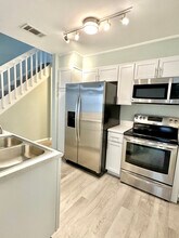 601 E Burgess Rd in Pensacola, FL - Foto de edificio - Building Photo