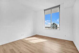 325 S Biscayne Blvd, Unit LPH17 in Miami, FL - Foto de edificio - Building Photo