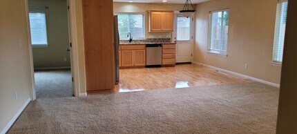 539 SE Oak Grove Ave in Sublimity, OR - Building Photo - Building Photo