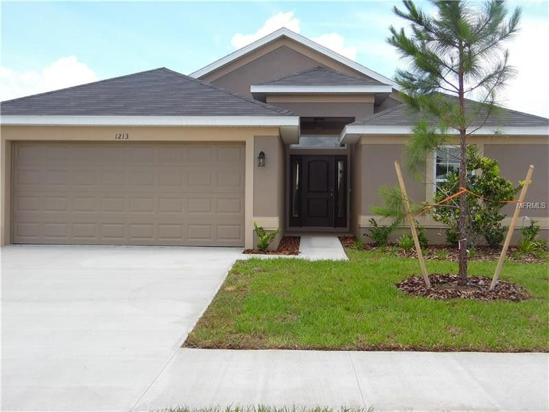 1213 Kellogg Dr in Tavares, FL - Building Photo