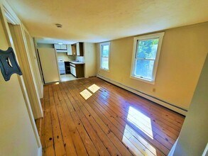 16 R Indian St in Carver, MA - Foto de edificio - Building Photo