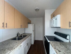 1129 Lake Victoria Dr in Royal Palm Beach, FL - Building Photo - Building Photo