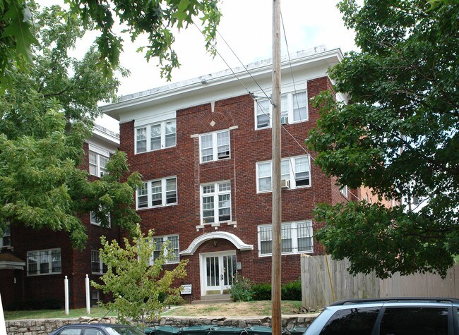 4045-4047 Walnut St in Kansas City, MO - Building Photo - Building Photo