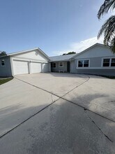 3083 SE Quanset Cir in Stuart, FL - Building Photo - Building Photo