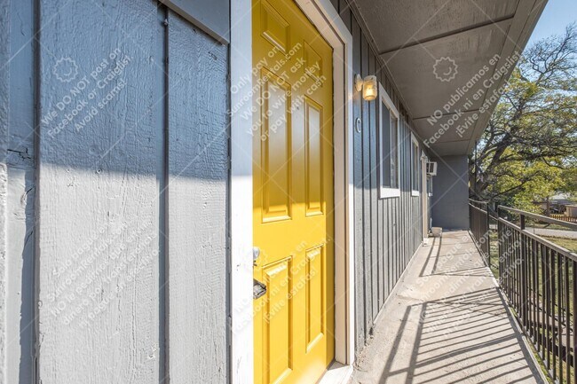 903 Springdale Rd in Austin, TX - Building Photo - Building Photo