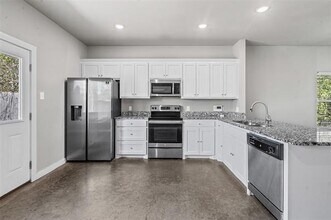 708 S Rusk Ave in Alvarado, TX - Building Photo - Building Photo