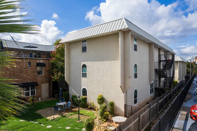 The Pointe in Austin, TX - Building Photo - Building Photo