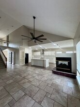 201 Pebble Springs Ln in Cleveland, TX - Foto de edificio - Building Photo