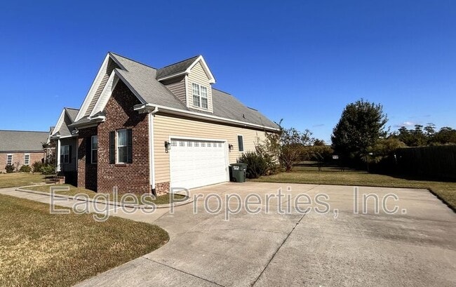304 Glenn Laurel Dr in Pikeville, NC - Building Photo - Building Photo