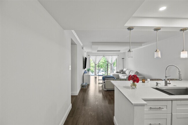 2310 S Cypress Bend Dr in Pompano Beach, FL - Building Photo - Building Photo