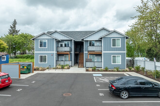 162- 1075 Clearview Apartments in Keizer, OR - Foto de edificio - Building Photo