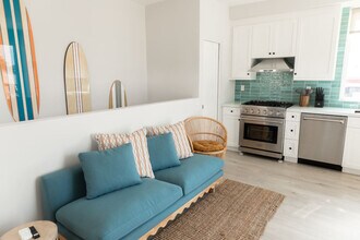 227 1st St in Huntington Beach, CA - Building Photo - Building Photo